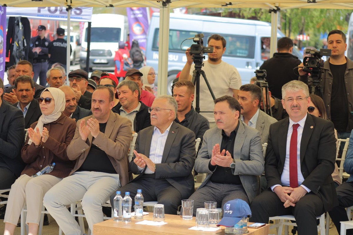İNCESU MARİNA SU SPORLARI MERKEZİ’NE “PLAJ VOLEYBOLU” HEDİYESİ