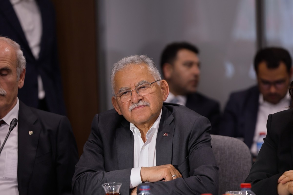 AK PARTİ YEREL YÖNETİMLER TOPLANTISI’NA KATILDI