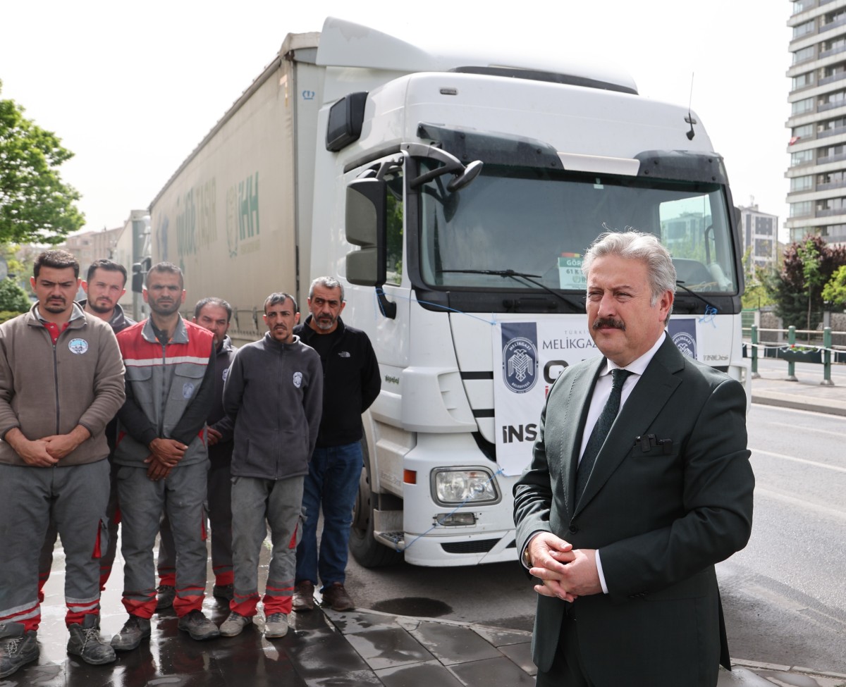MELİKGAZİ BELEDİYESİ’NİN UMUT YÜKLÜ YARDIM TIRLARI GAZZE’YE DOĞRU YOLA ÇIKTI