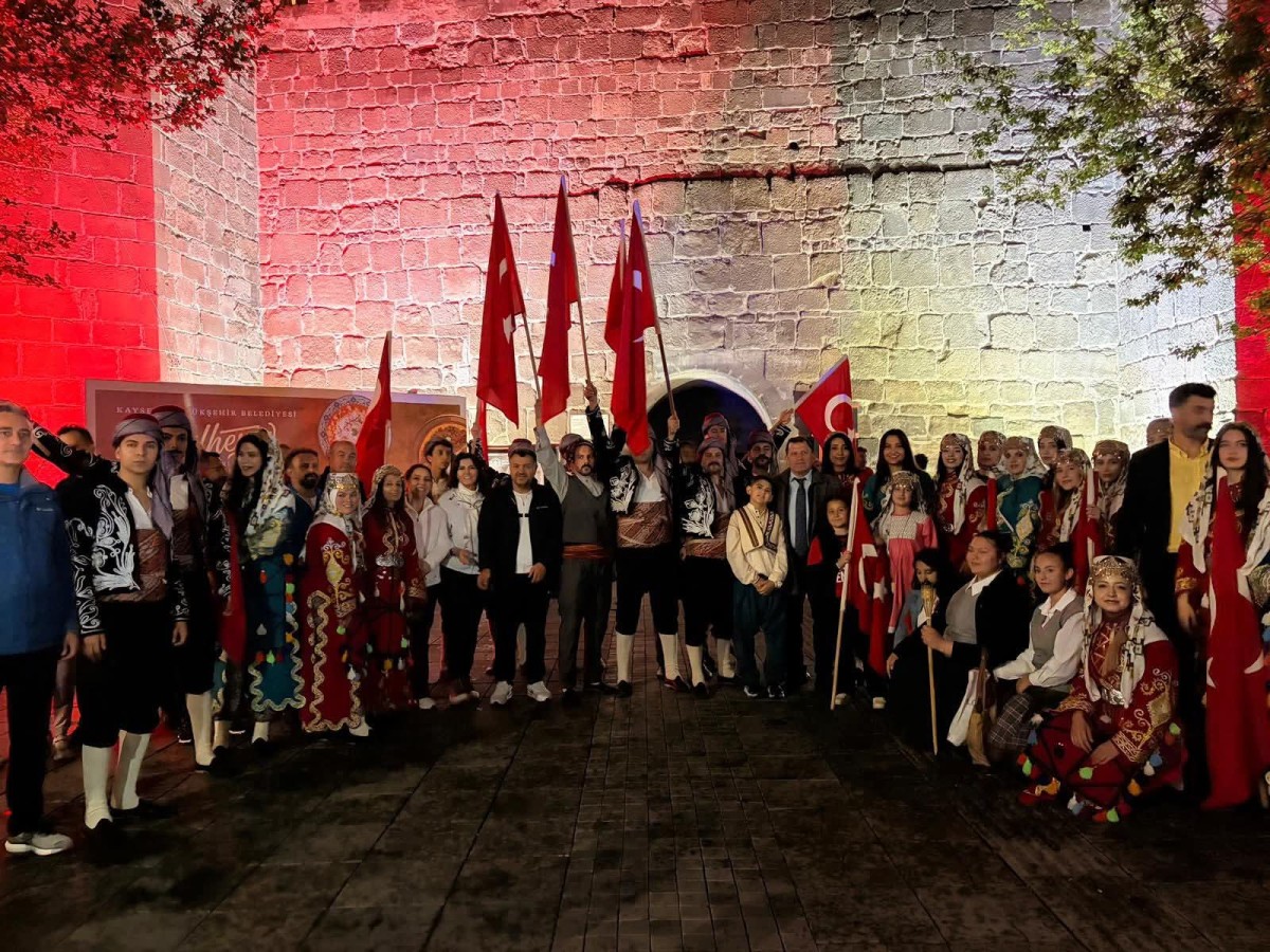 ???????? GENÇLİĞİN MEŞALELERİ KAYSERİ’Yİ AYDINLATTI