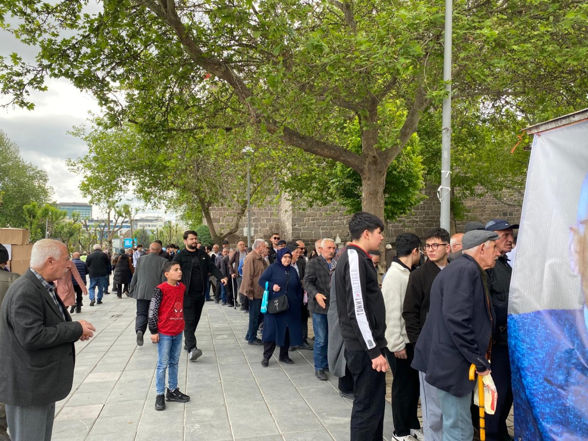 MERHUM KESKİNKlLlÇ İÇİN LOKMA DAĞITILDI 