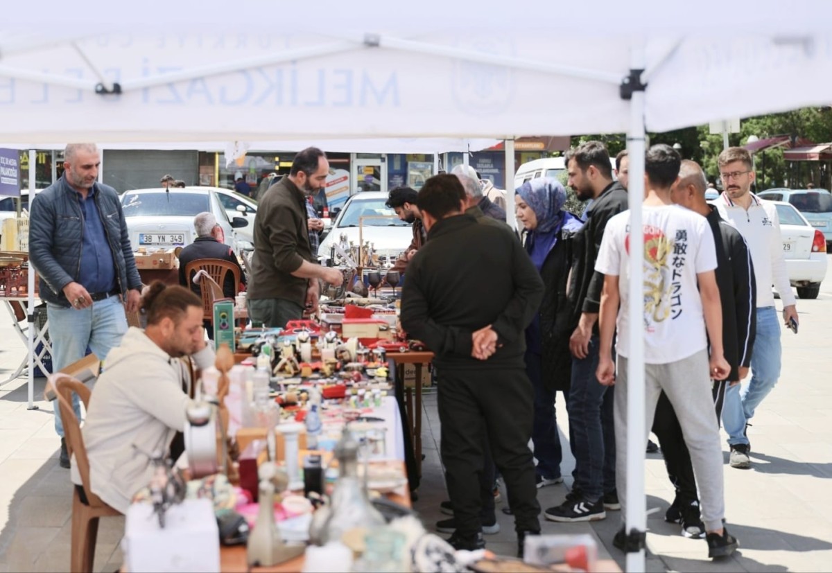 ANTİKA KÜLTÜRÜ MELİKGAZİ’NİN ANTİKA PAZARINDA YAŞATILMAYA DEVAM EDİYOR