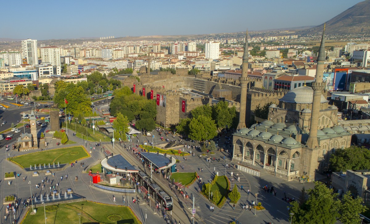 KAYSERİ, BAYRAMA HAZIR