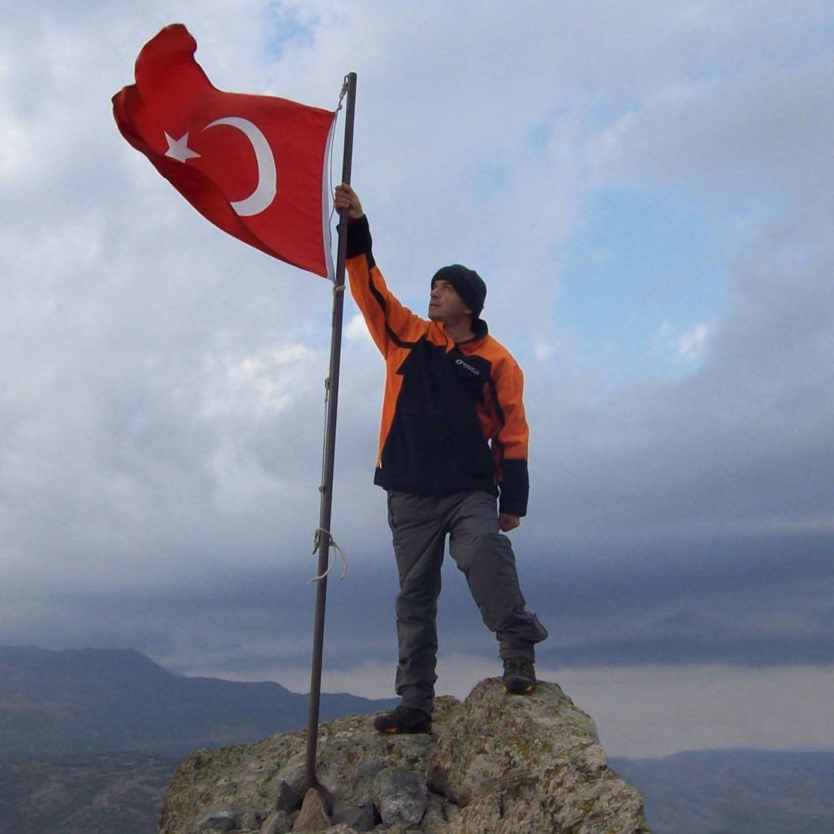 AĞAÇ DEDE: KURBAN PAYLAŞMAK İÇİN FİDAN YAŞAMAK İÇİN 