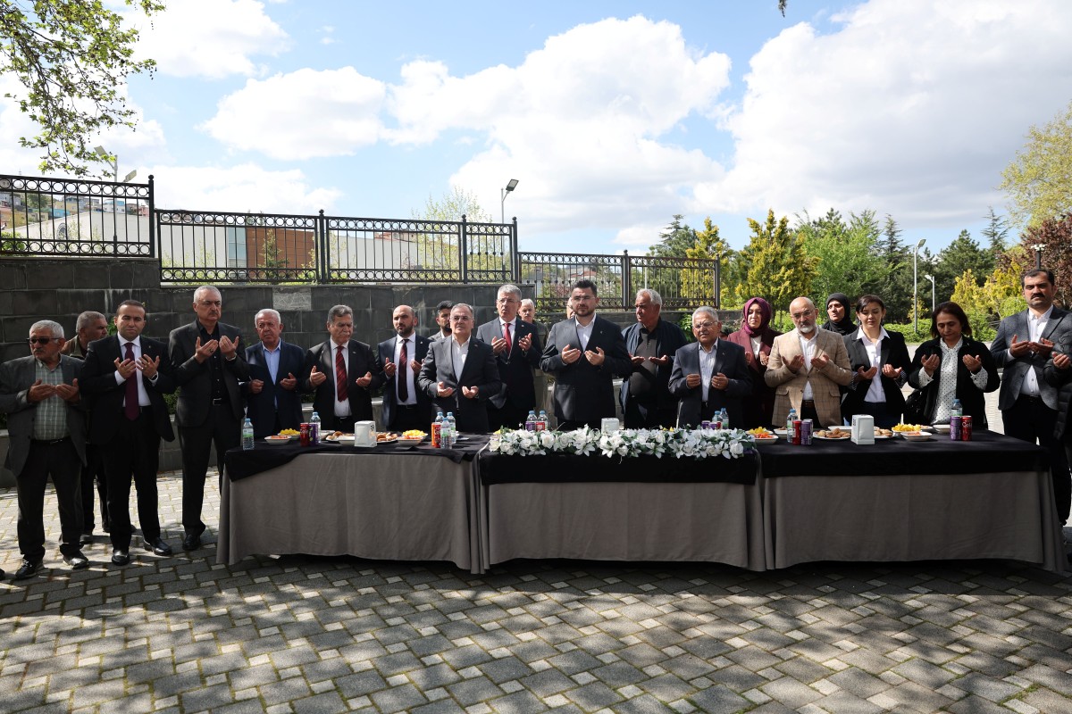 BAŞKAN ÖZDOĞAN: “HACILAR’DA BAYRAMLAR BİRLİĞİN VE KARDEŞLİĞİN EN GÜZEL TABLOSUDUR”