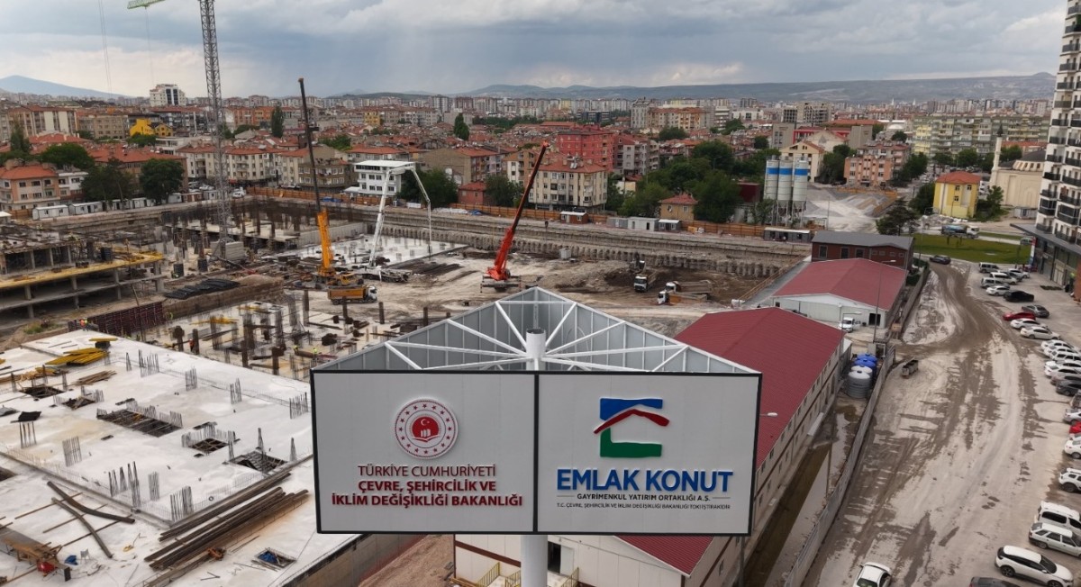 BÜYÜKŞEHİR’İN SAHABİYE’DE 4,5 MİLYAR TL’LİK DEV DÖNÜŞÜMÜ HIZLA YÜKSELİYOR
