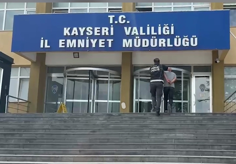 UYUŞTURUCU SATICISI YAKALANDI