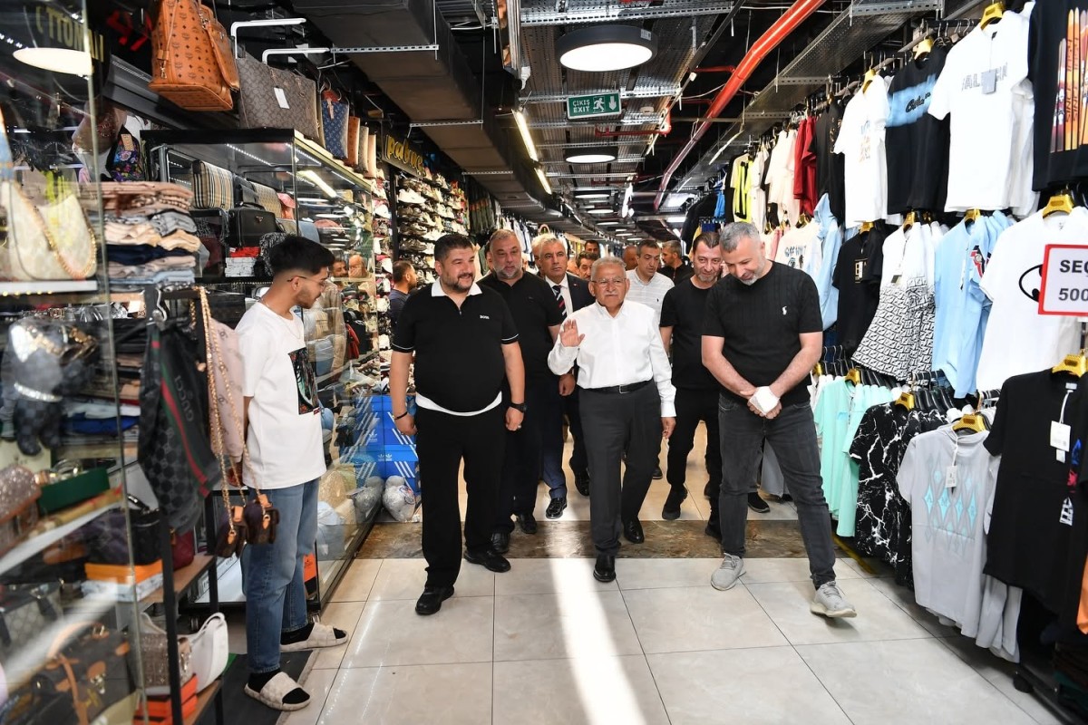 YERALTI ÇARŞISI’NI ZİYARET ETTİ