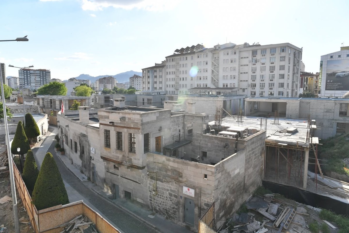 TARİHİ KAYSERİ MAHALLESİ’NDE 3. ETAP ÇALIŞMALARINA YERİNDE İNCELEME 