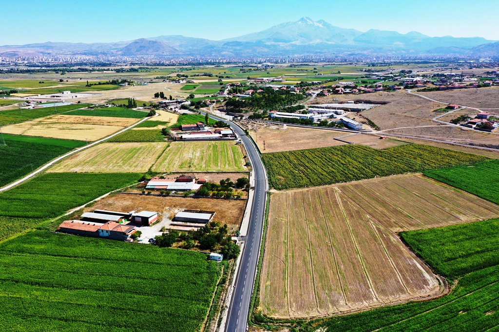 KOCASİNAN’IN KIRSAL MAHALLELERİNDE YAZ MESAİSİ SÜRÜYOR
