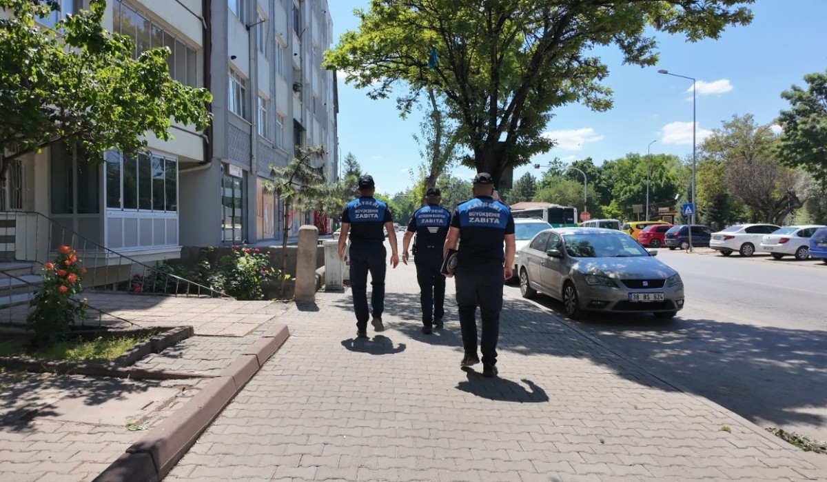 KAYSERİ BÜYÜKŞEHİR ZABITASI’NDAN ZİNCİR MARKETLERE SIKI DENETİM