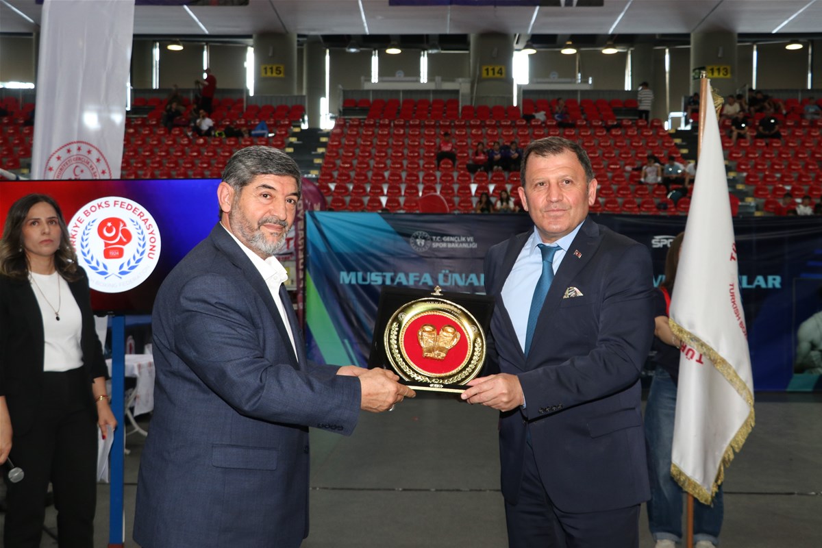 MUSTAFA ÜNAL U-15 TÜRKİYE BOKS ŞAMPİYONASI NEFES KESİYOR