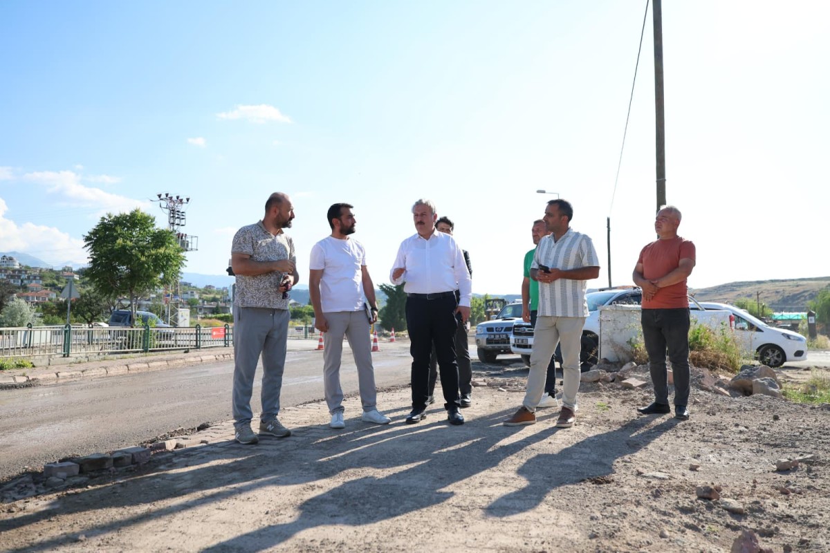 MELİKGAZİ BELEDİYESİ’NDEN 4 MAHALLEYE ASFALT ATAĞI