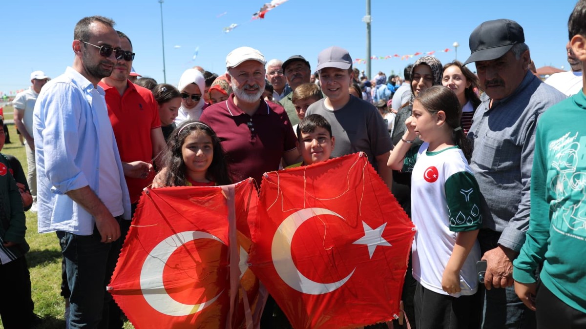 BAŞKAN ÇOLAKBAYRAKDAR’DAN YAZ BOYUNCA DAHA FAZLA ETKİNLİK MÜJDESİ