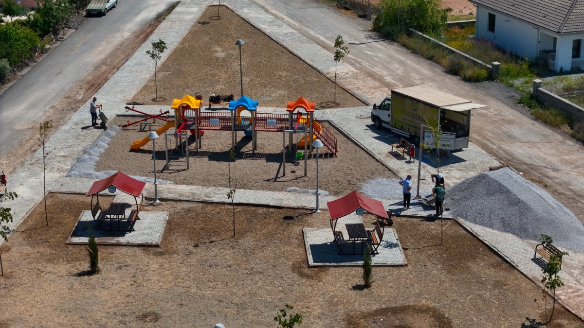 ÇEVRİL MAHALLESİ YENİ PARKINA KAVUŞUYOR