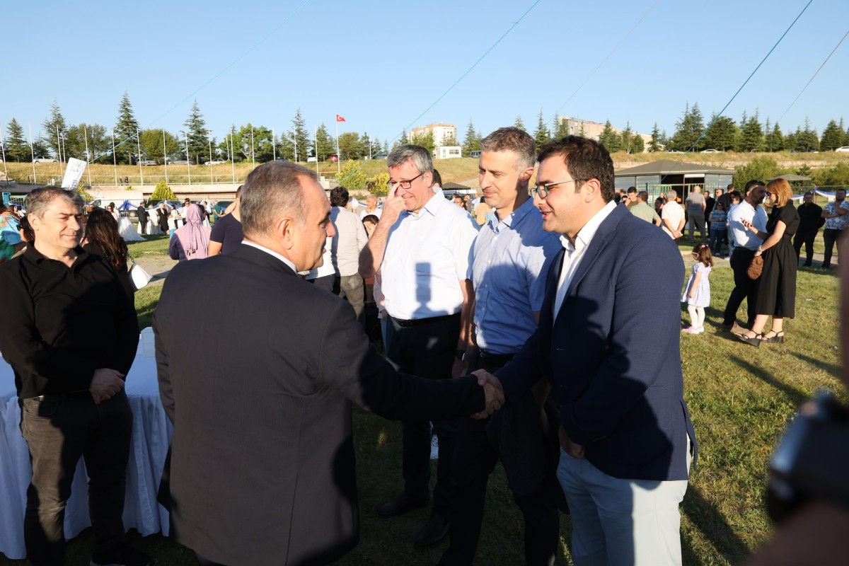 REKTÖR PROF. DR. ALTUN, AKADEMİK VE İDARİ PERSONEL İLE BULUŞTU