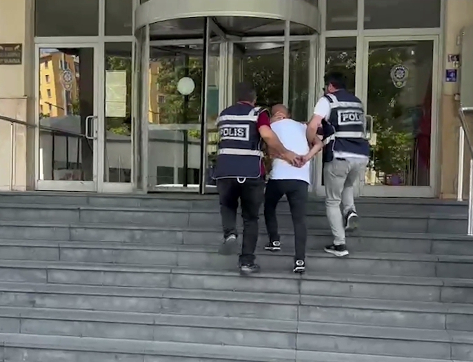 KARŞlLlKSlZ ÇEK KESMEKTEN ARANAN ŞAHIS YAKALANDI