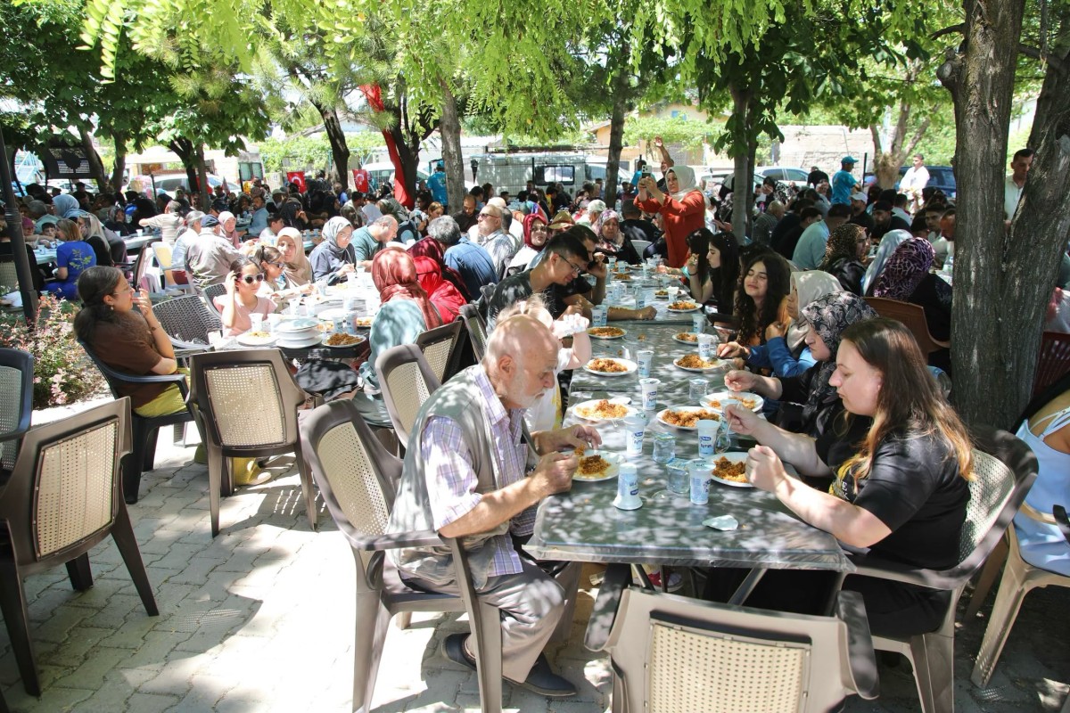 BAŞKAN ÇOLAKBAYRAKDAR, OBRUK’TA SILA-İ RAHİM BULUŞMASINA KATILDI