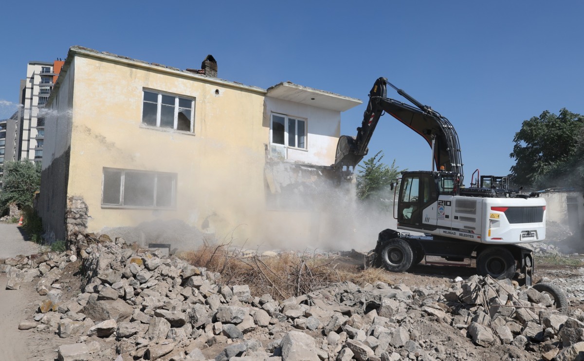 MELİKGAZİ, KENTSEL DÖNÜŞÜM ÇALIŞMALARI İLE İLÇENİN ÇEHRESİNİ GÜZELLEŞTİRMEYE DEVAM EDİYOR