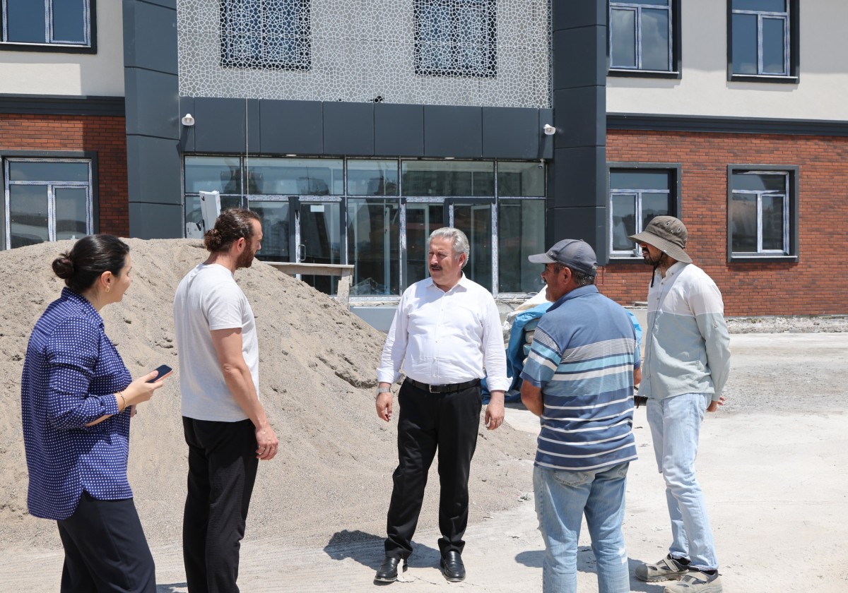 YILDIRIM BEYAZIT MAHALLESİ’NDEKİ OKUL ÇALIŞMALARINI İNCELEDİ