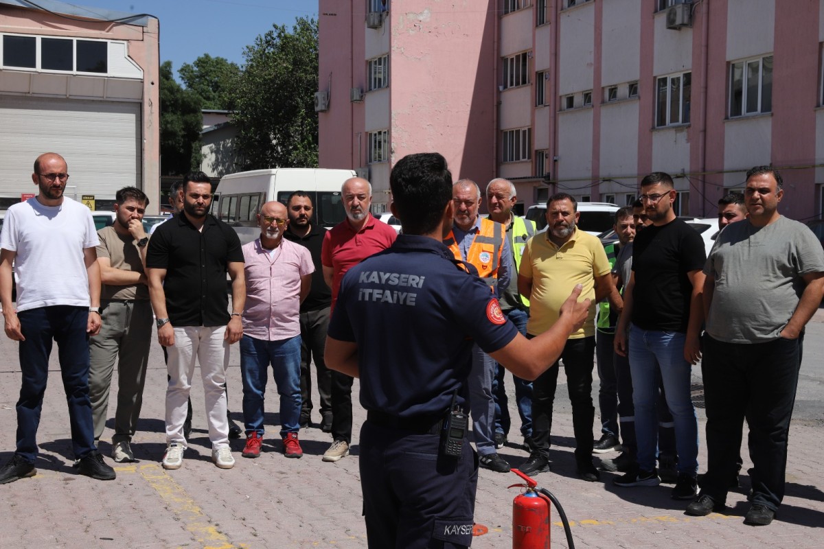 BÜYÜKŞEHİR'DEN EK HİZMET BİNASINDA DEPREM VE YANGIN TATBİKATI