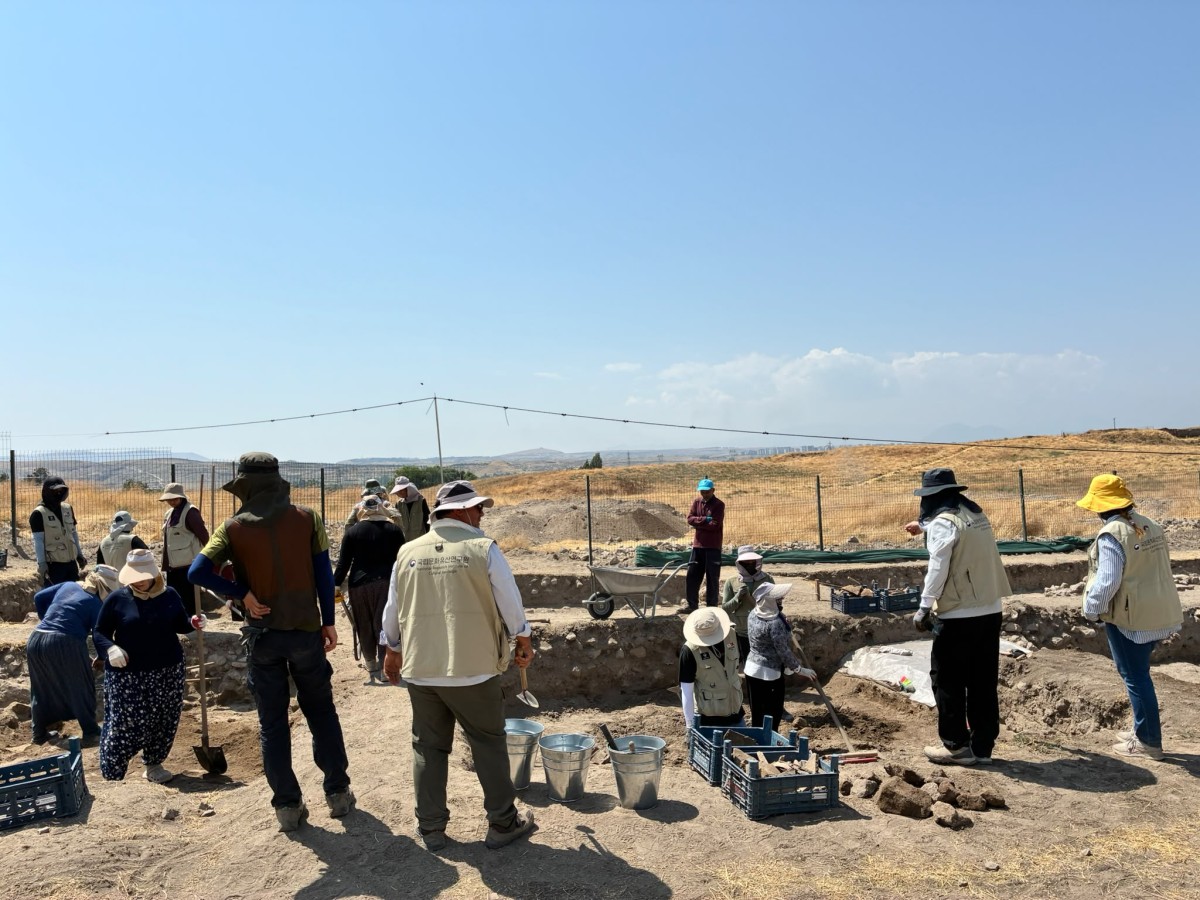 KÜLTEPE, DÜNYA ARKEOLOJİSİNİN ORTAK KAZI ALANI OLDU