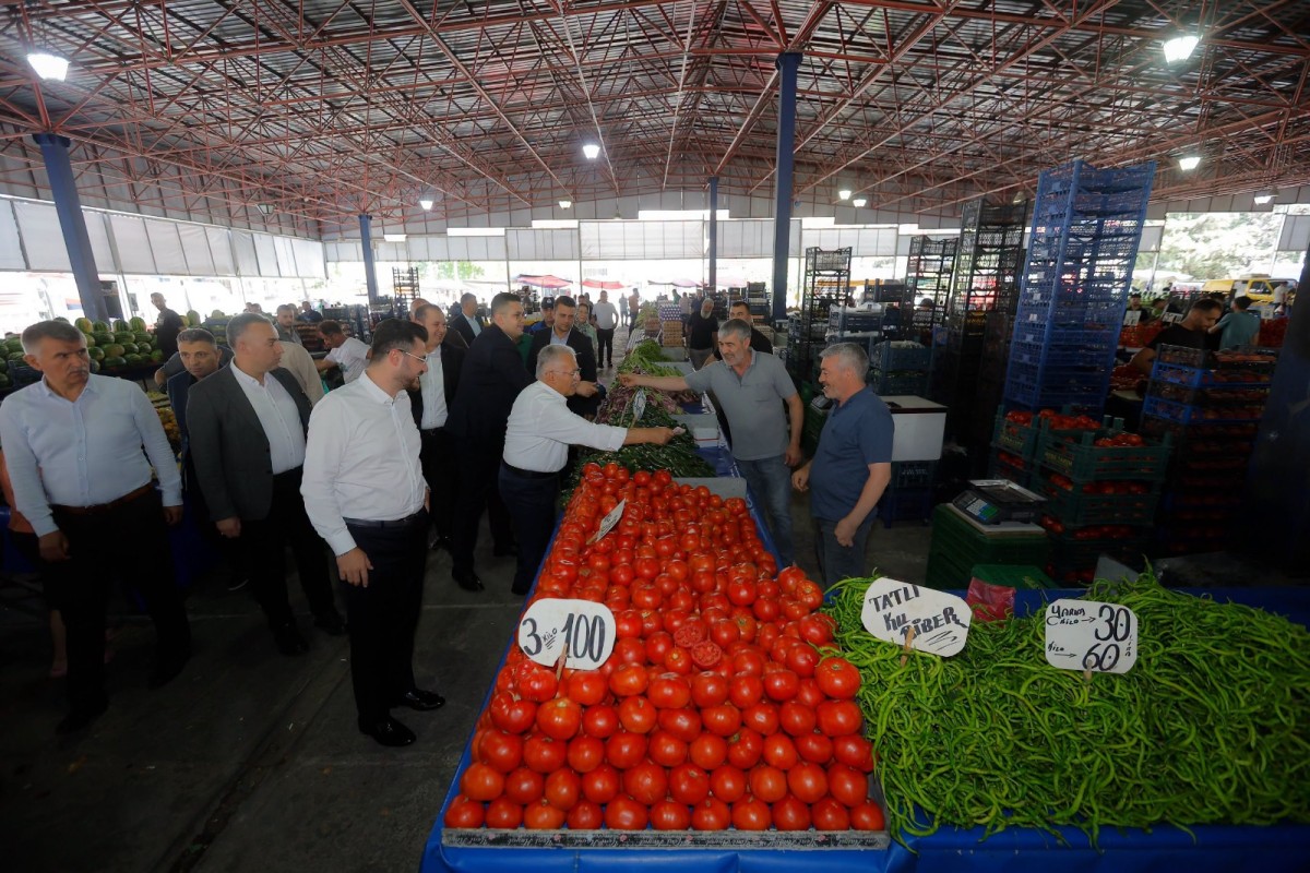 HÜRRİYET PAZAR YERİ'NDE ESNAF VE VATANDAŞLARLA BULUŞMA