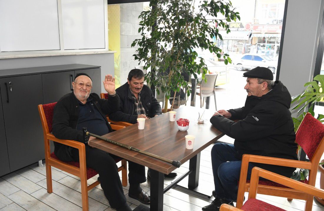 SOSYAL BELEDİYECİLİĞİN VAZGEÇİLMEZ DURAĞI: EMEKLİLER KAFETERYALARI