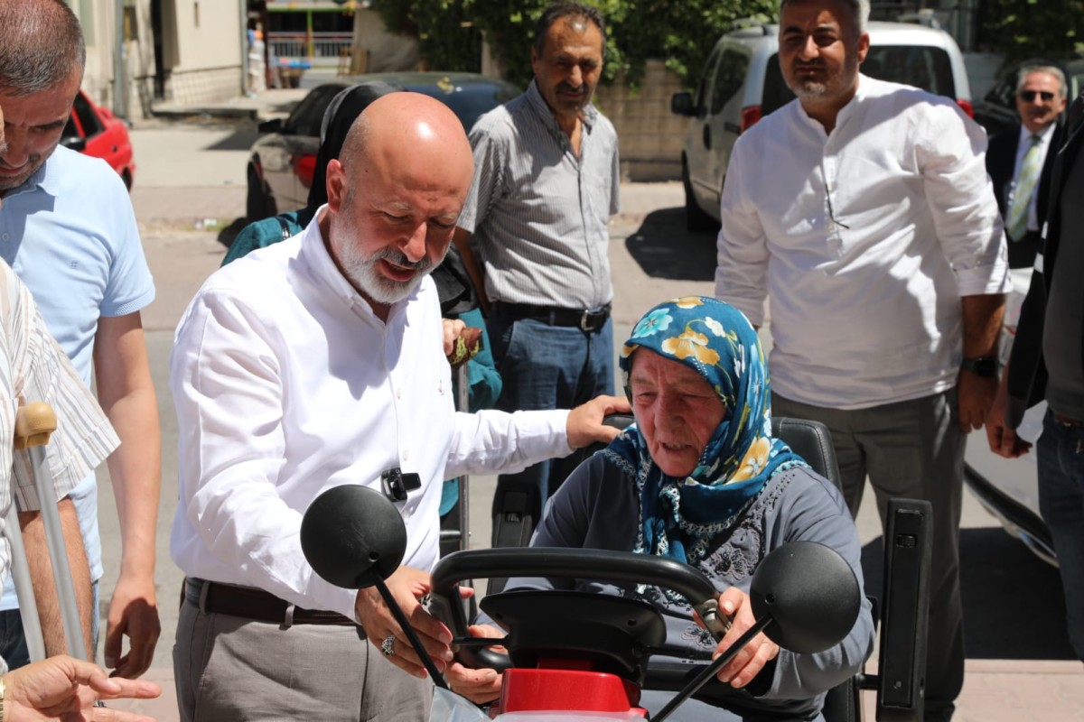 KOCASİNAN’IN ENGELSİZ NAKİL ARACI, ENGELLİLERİN HAYATINA KOLAYLIK SAĞLIYOR