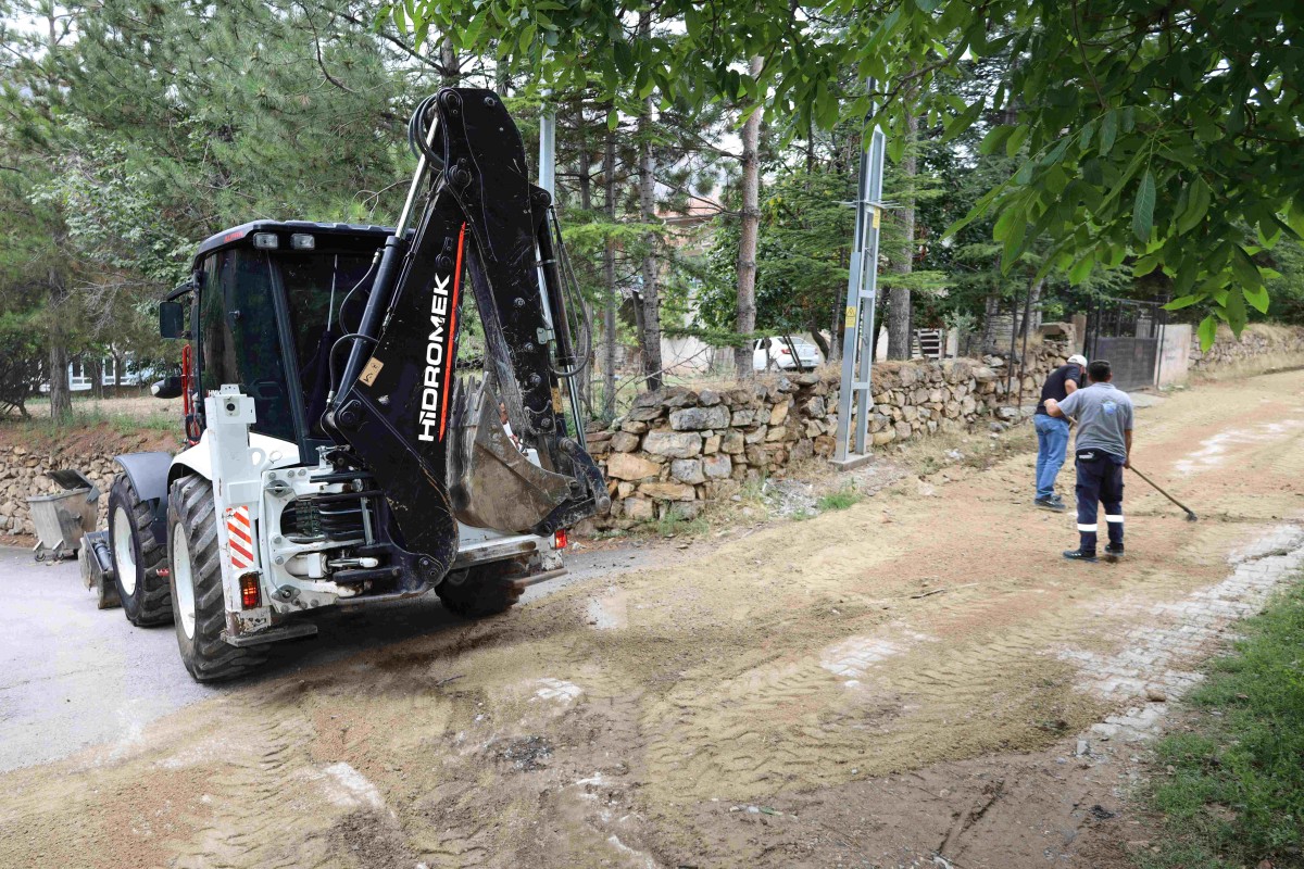 BAŞKAN ÖZTÜRK, DEREBAĞ MAHALLESİ’NDE İNCELEMELERDE BULUNDU