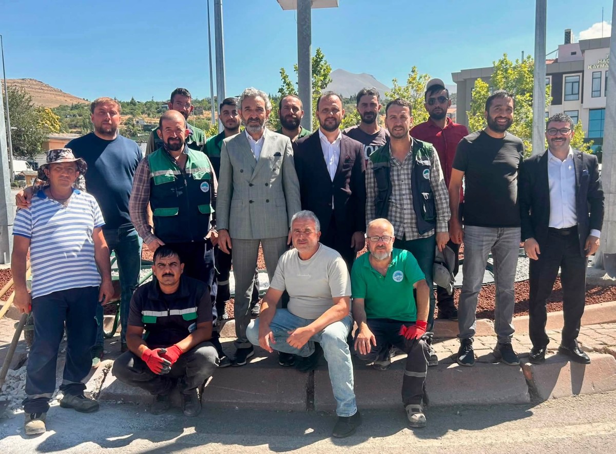 BAŞKAN NAVRUZ'DAN PARK BAHÇELER PERSONELİNE ZİYARET