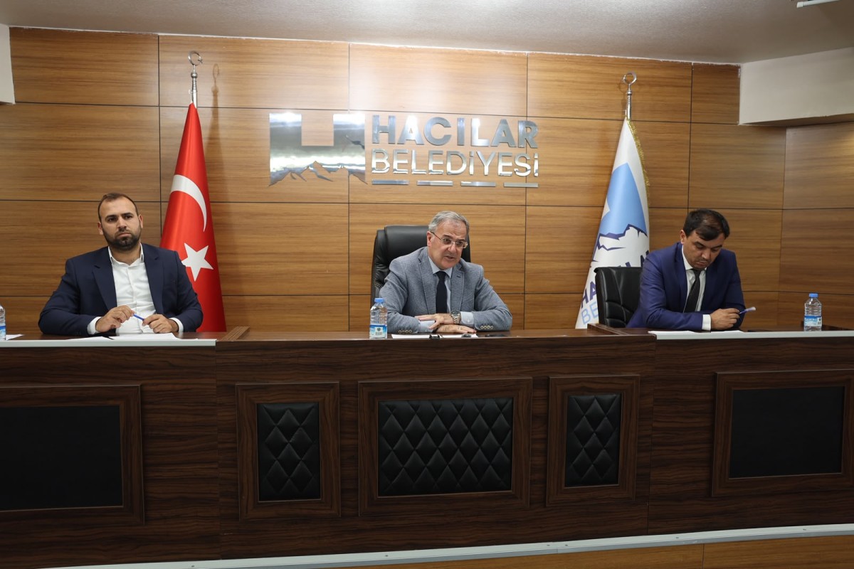 BAŞKAN ÖZDOĞAN: “HER KARAR HACILAR’IN GELECEĞİ İÇİN”