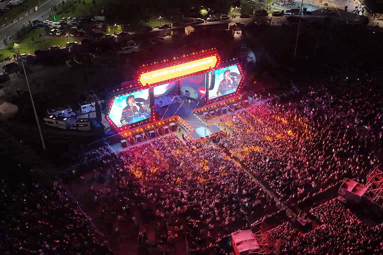 AHMET ŞAFAK’TAN KAYSERİ’DE 110 BİN KİŞİLİK REKOR KONSER