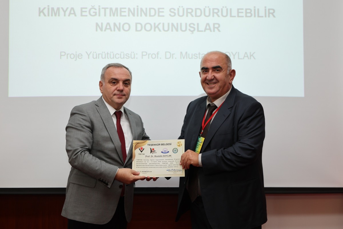 14 İLDEN KİMYA ÖĞRETMENLERİ ERÜ'DE BULUŞTU
