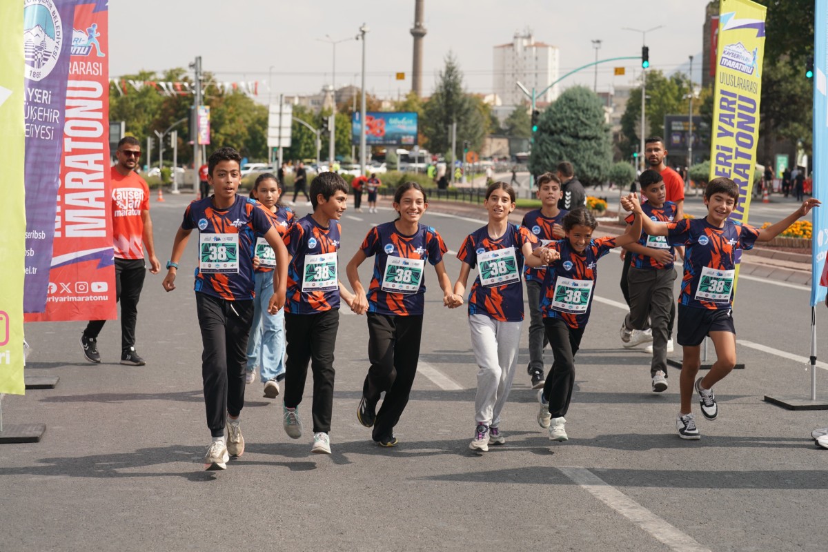 ÇOCUK MARATONU GERÇEKLEŞTİ