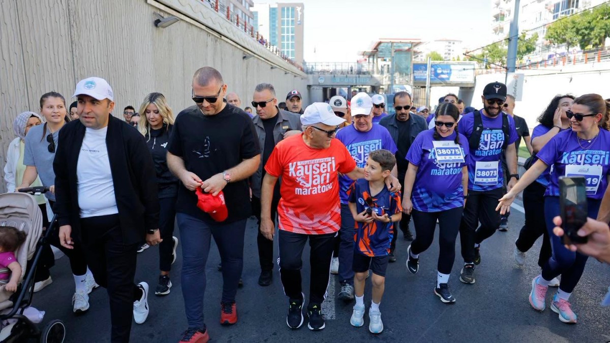 6. ULUSLARARASI KAYSERİ YARI MARATONU BÜYÜK BİR HEYECAN VE COŞKUYLA KOŞULDU