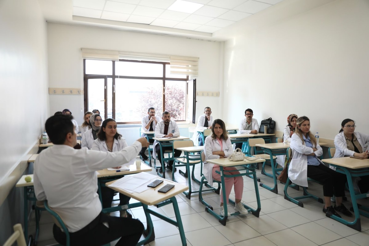GENÇ KAYMEK’TE YENİ DÖNEM HAZIRLIKLARI ZÜMRE ÇALIŞMALARIYLA BAŞLADI