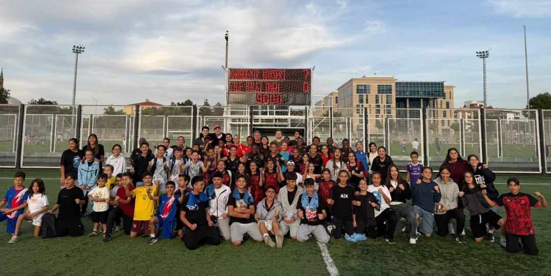 KlZLAR YEDİ BİTİRDİ: 7-0