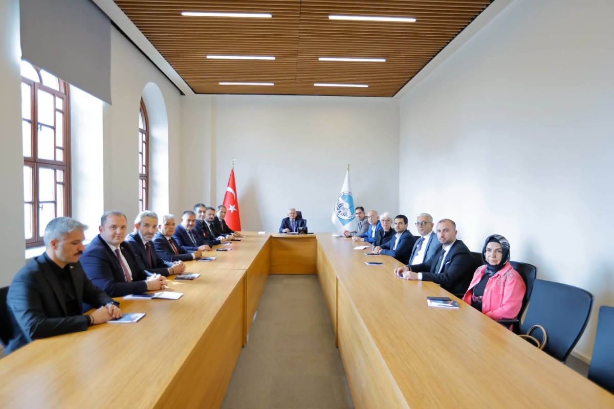 BÜYÜKKILIÇ, KENT KONSEYİ'NİN YENİ YÖNETİMİ İLE BULUŞTU