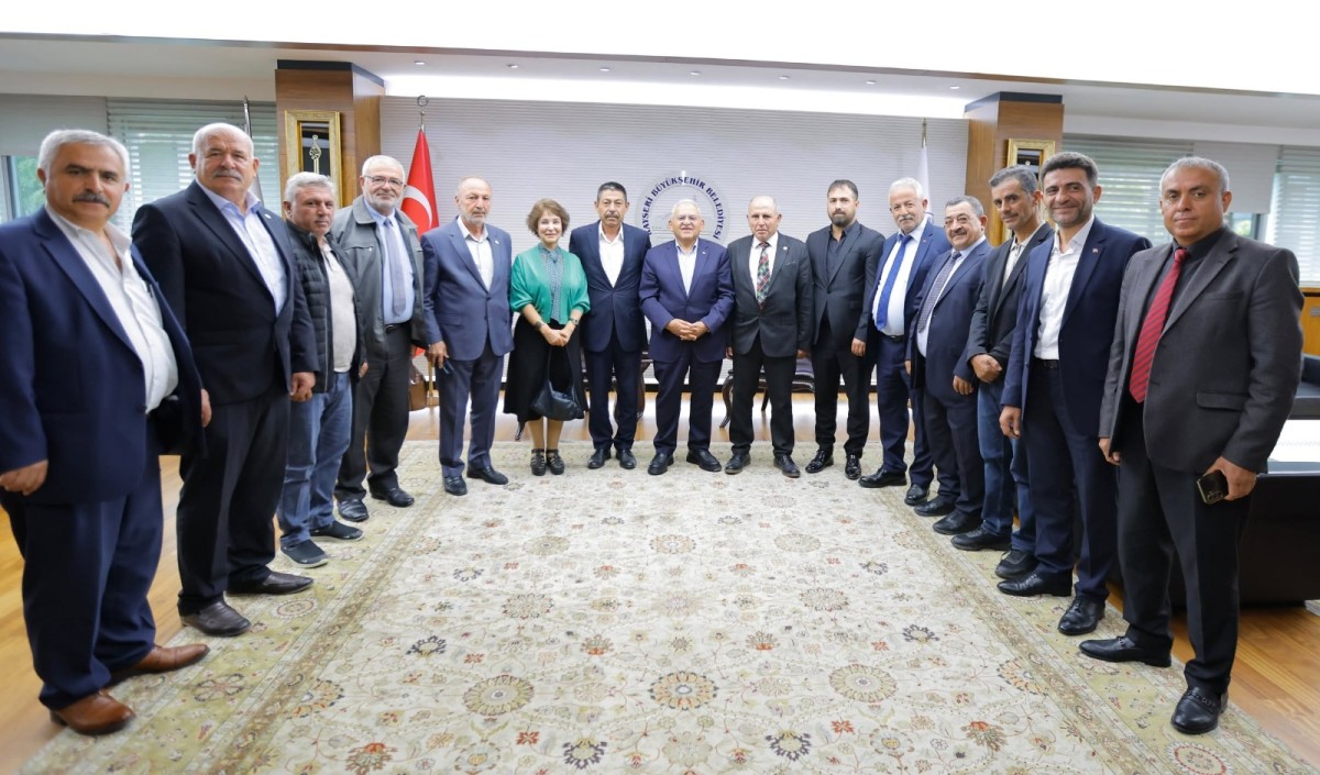 KOCASİNAN MUHTARLARIYLA İSTİŞAREDE BULUŞTU