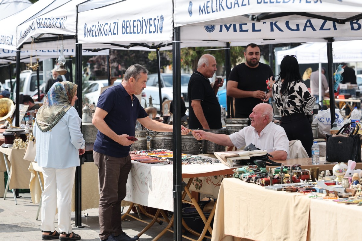 MELİKGAZİ BELEDİYESİ ANTİKA PAZARI NOSTALJİ RÜZGARLARI ESTİRDİ