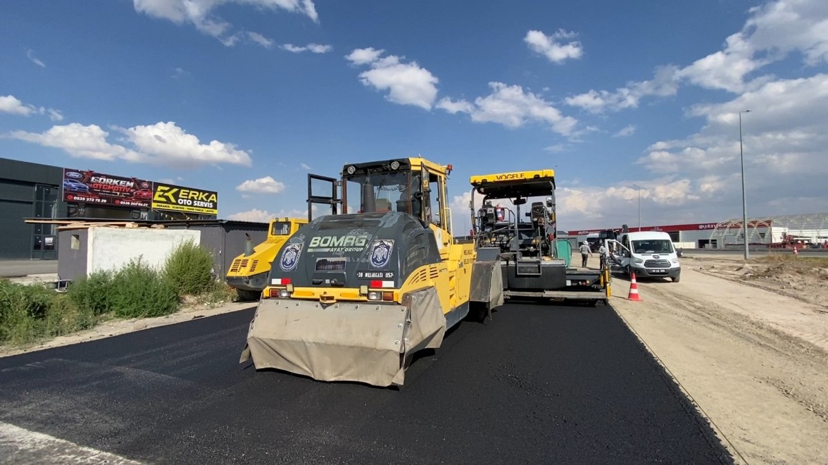 MELİKGAZİ'DEN METALSAN SANAYİ SİTESİ'NE ASFALT YOL DESTEĞİ