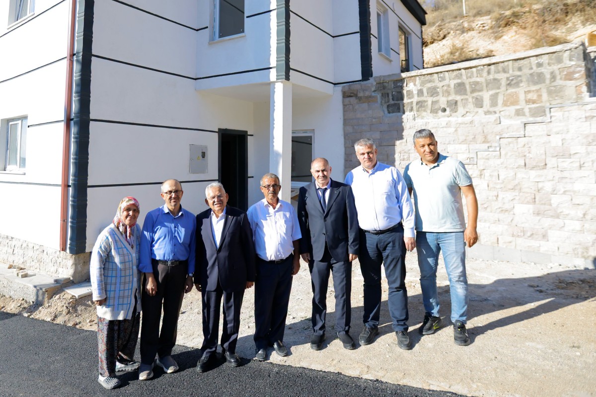 DEVELİ TOMBAK MAHALLESİ ASFALTA KAVUŞTU 