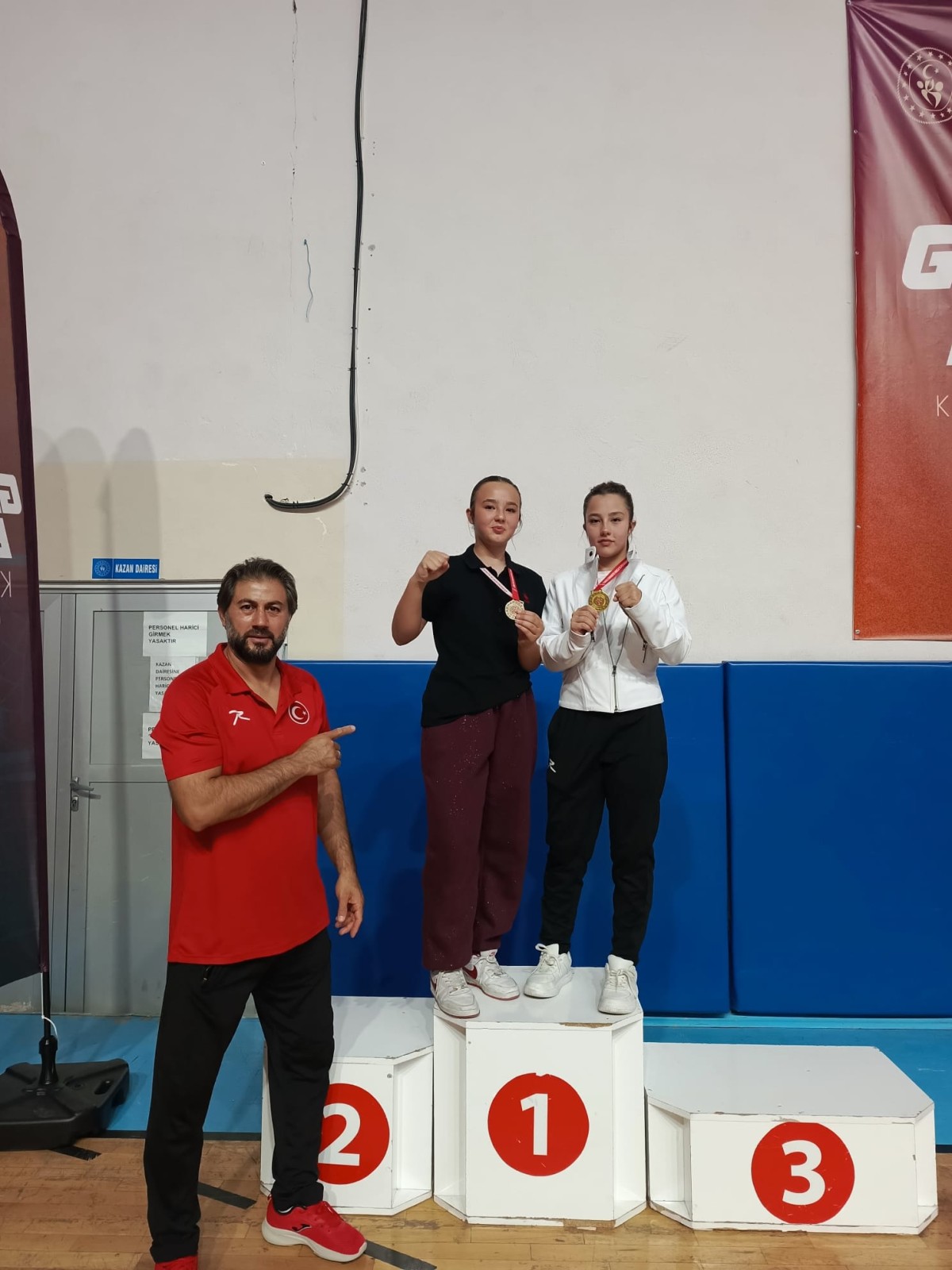 ZİRVEYİ DE BİRLİKTE PAYLAŞTILAR