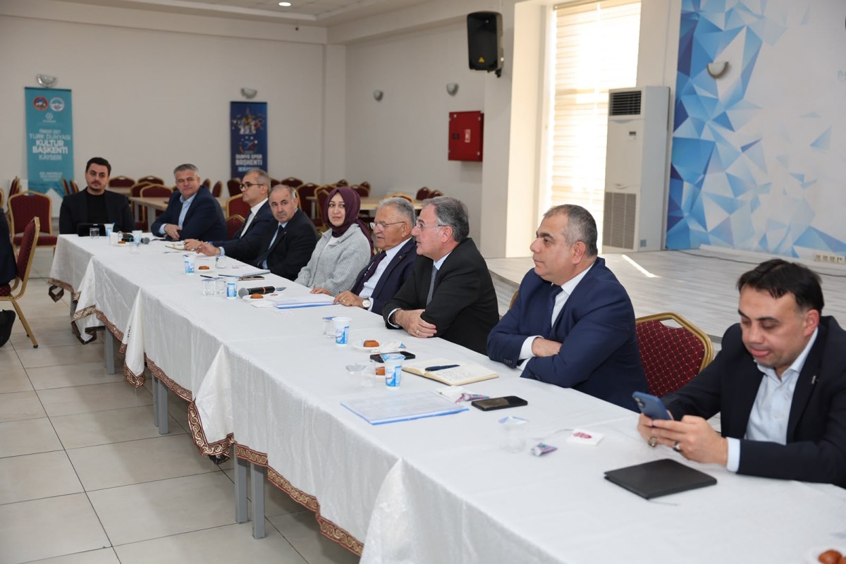 BAŞKAN ÖZDOĞAN VE BÜYÜKKILIÇ’TAN MUHTARLARLA İSTİŞARE TOPLANTISI