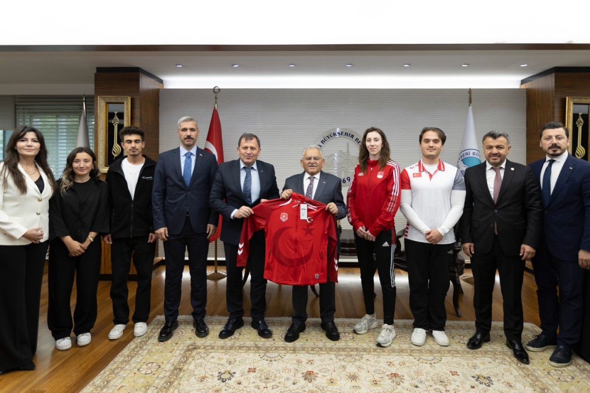 BAŞKAN BÜYÜKKILIÇ, GENÇLİK HAFTASI’NDA GENÇLERİ AĞIRLADI