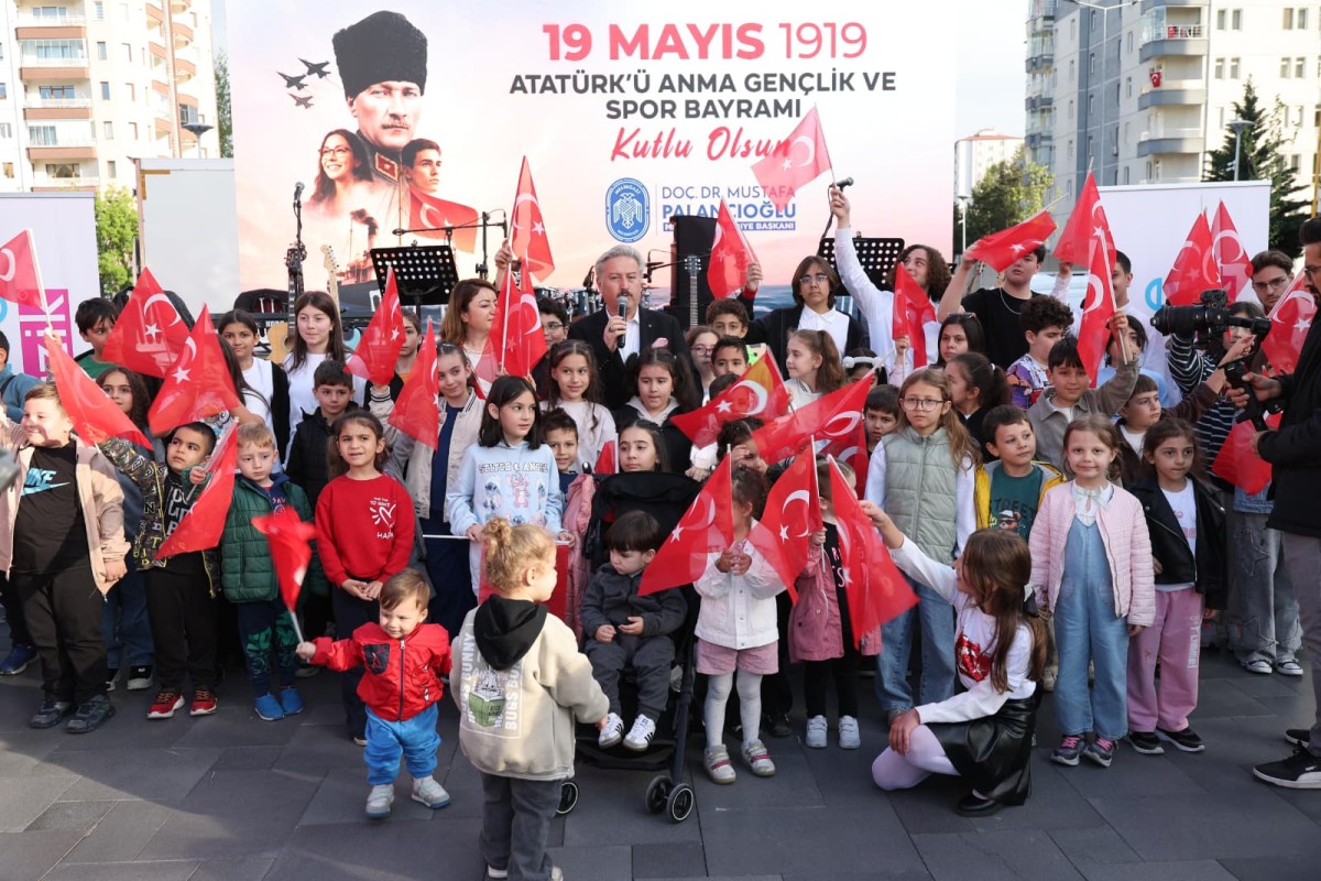 MELİKGAZİ’DE 19 MAYIS’IN HEYECAN VE COŞKUSU, GENÇLİK ORKESTRASI’NIN KONSERİYLE TAÇLANDI