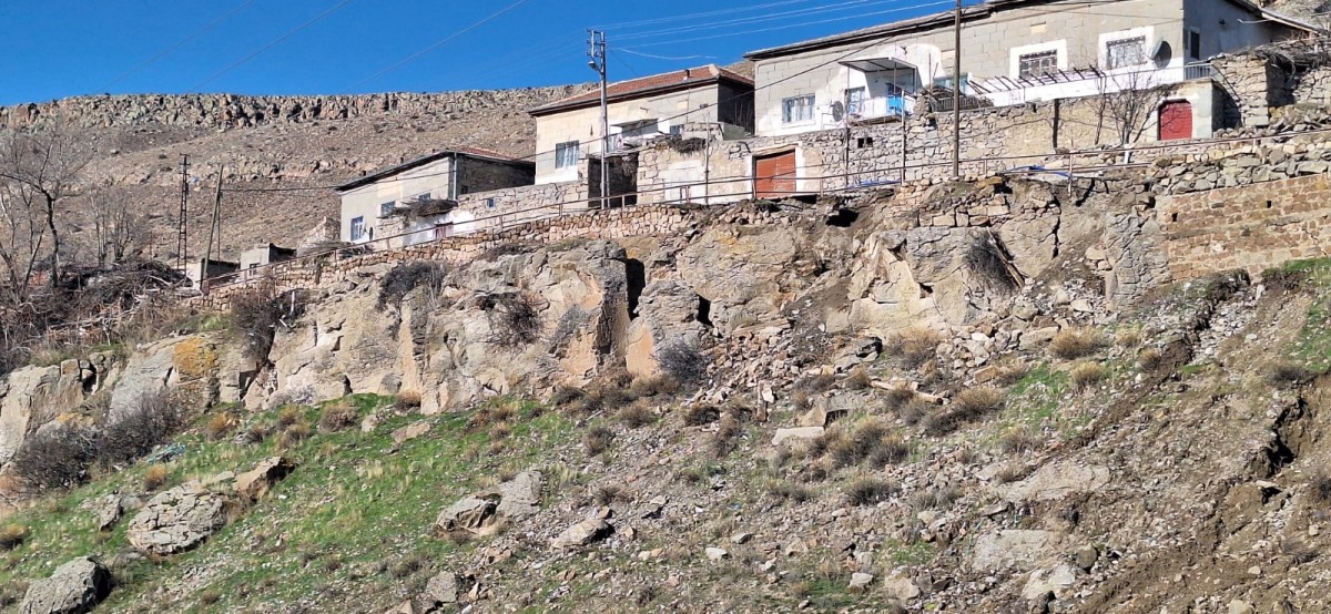 HEYELAN YAŞANAN YEŞİLHİSAR AKKÖY MAHALLESİ’NDE GEODUVAR YAPIMI BAŞLADI