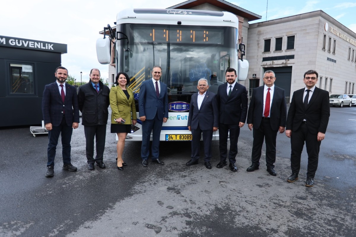 BÜYÜKKILIÇ, ELEKTRİKLİ OTOBÜSÜN TEST SÜRÜŞÜNE KATILDI