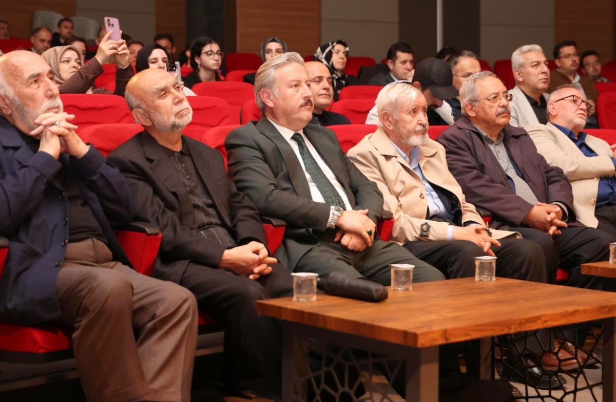 MELİKGAZİ’DE NECİP FAZIL KISAKÜREK ŞİİRLERİYLE ANILDI